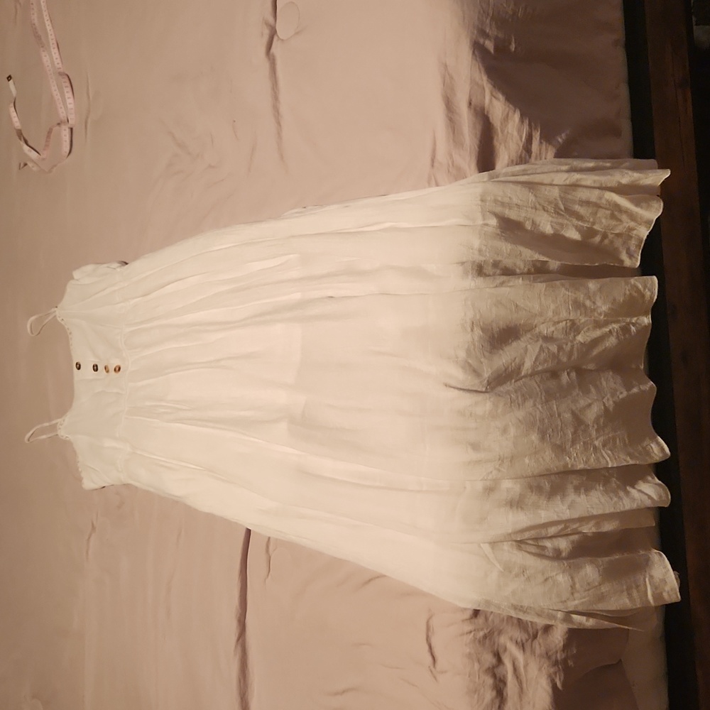 Womens white flowy dress. XL